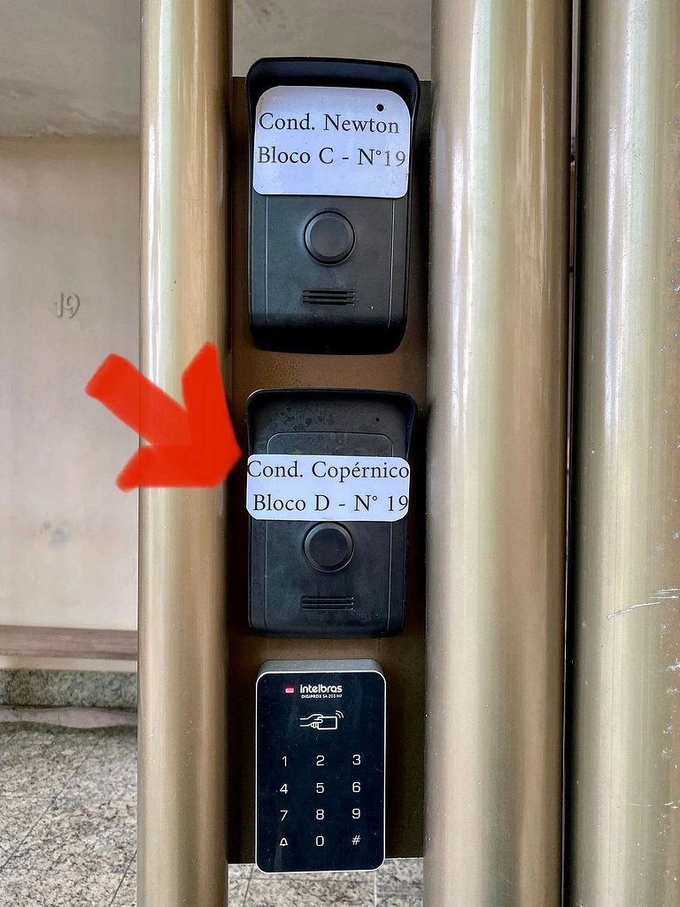 PF21 - Apto a 1 minuto da praia de Copacabana