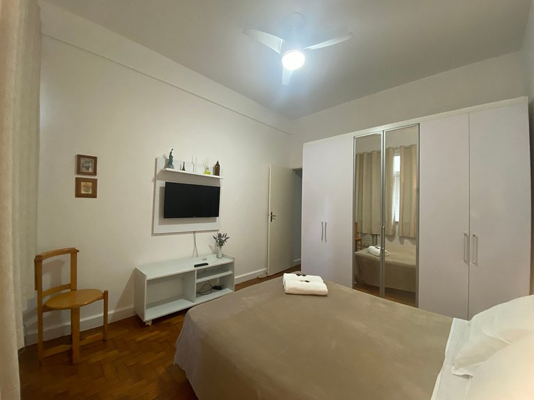 PF21 - Apto a 1 minuto da praia de Copacabana