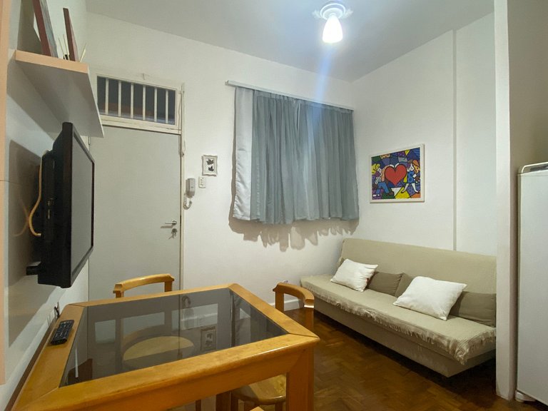 PF21 - Apto a 1 minuto da praia de Copacabana