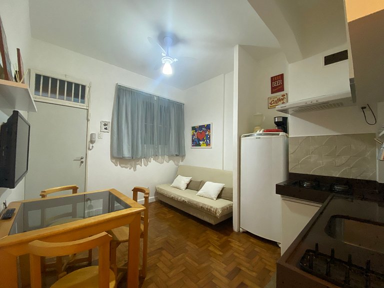 PF21 - Apto a 1 minuto da praia de Copacabana