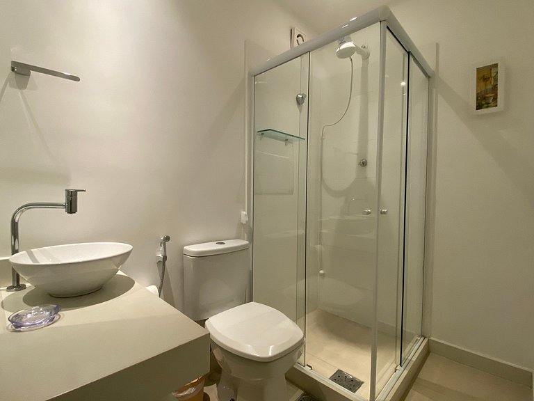 PF21 - Apto a 1 minuto da praia de Copacabana