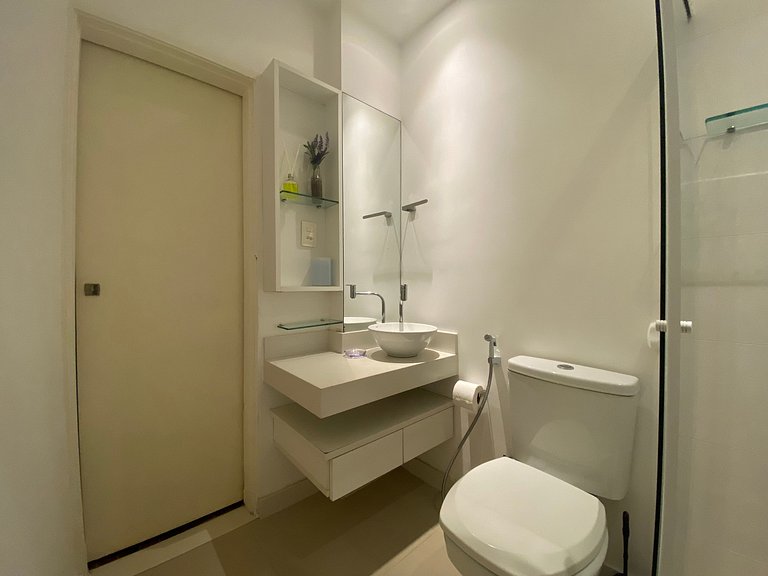 PF21 - Apto a 1 minuto da praia de Copacabana