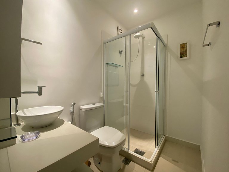 PF21 - Apto a 1 minuto da praia de Copacabana