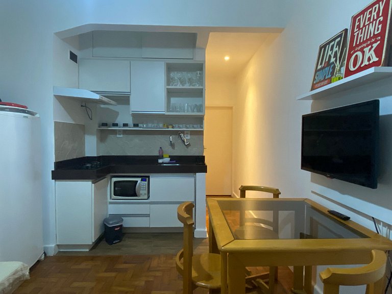 PF21 - Apto a 1 minuto da praia de Copacabana