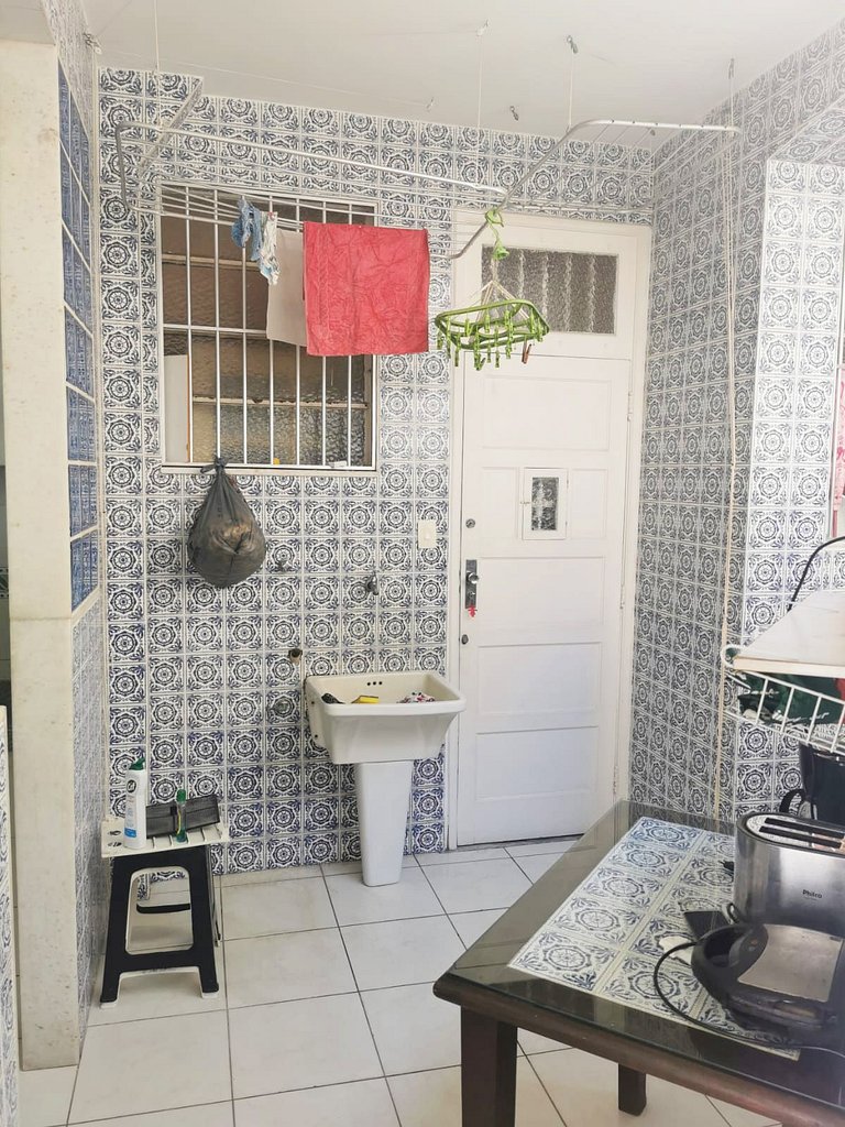 BN13 - Apto Espaçoso a 4 min da praia Copacabana