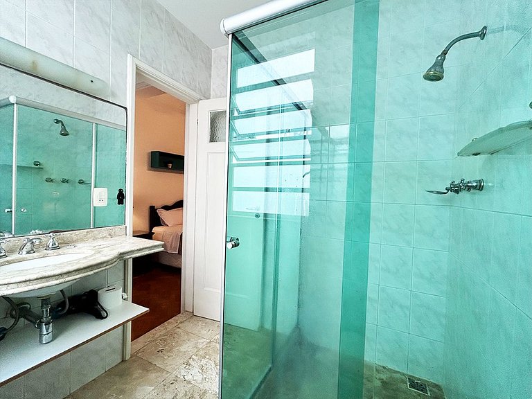 BN13 - Apto Espaçoso a 4 min da praia Copacabana