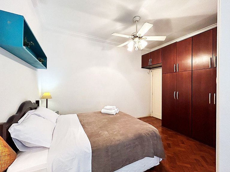 BN13 - Apto Espaçoso a 4 min da praia Copacabana