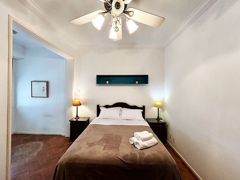 BN13 - Apto Espaçoso a 4 min da praia Copacabana