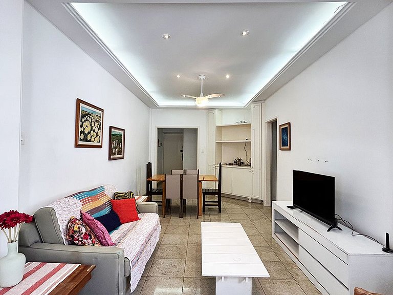 BN13 - Apto Espaçoso a 4 min da praia Copacabana