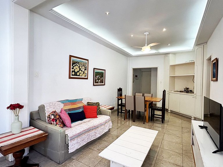 BN13 - Apto Espaçoso a 4 min da praia Copacabana