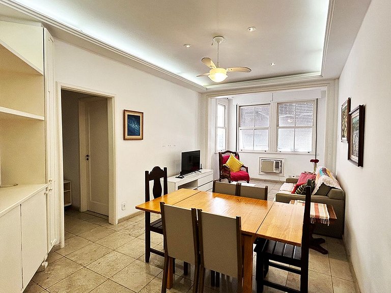 BN13 - Apto Espaçoso a 4 min da praia Copacabana