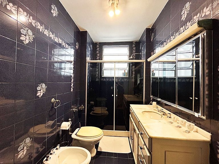 BN13 - Apto Espaçoso a 4 min da praia Copacabana