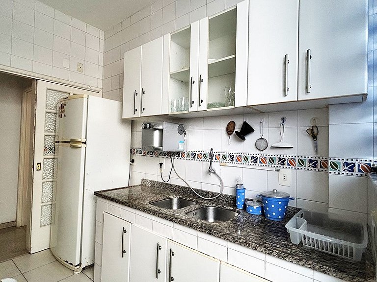 BN13 - Apto Espaçoso a 4 min da praia Copacabana