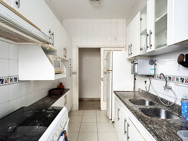 BN13 - Apto Espaçoso a 4 min da praia Copacabana