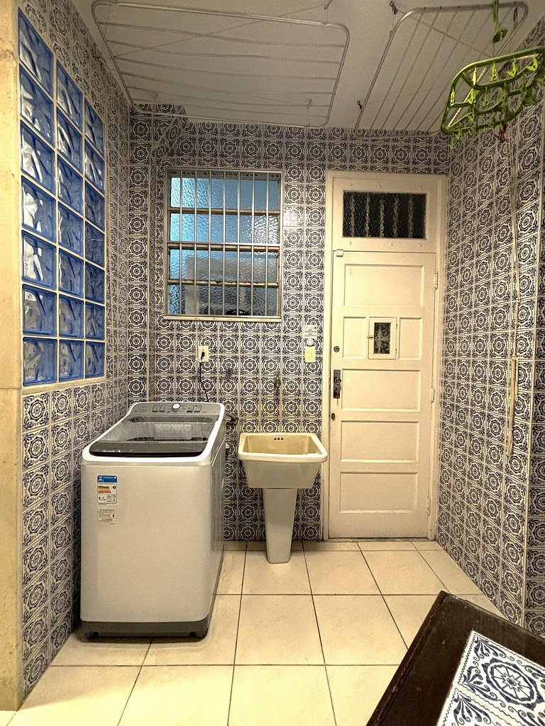 BN13 - Apto Espaçoso a 4 min da praia Copacabana