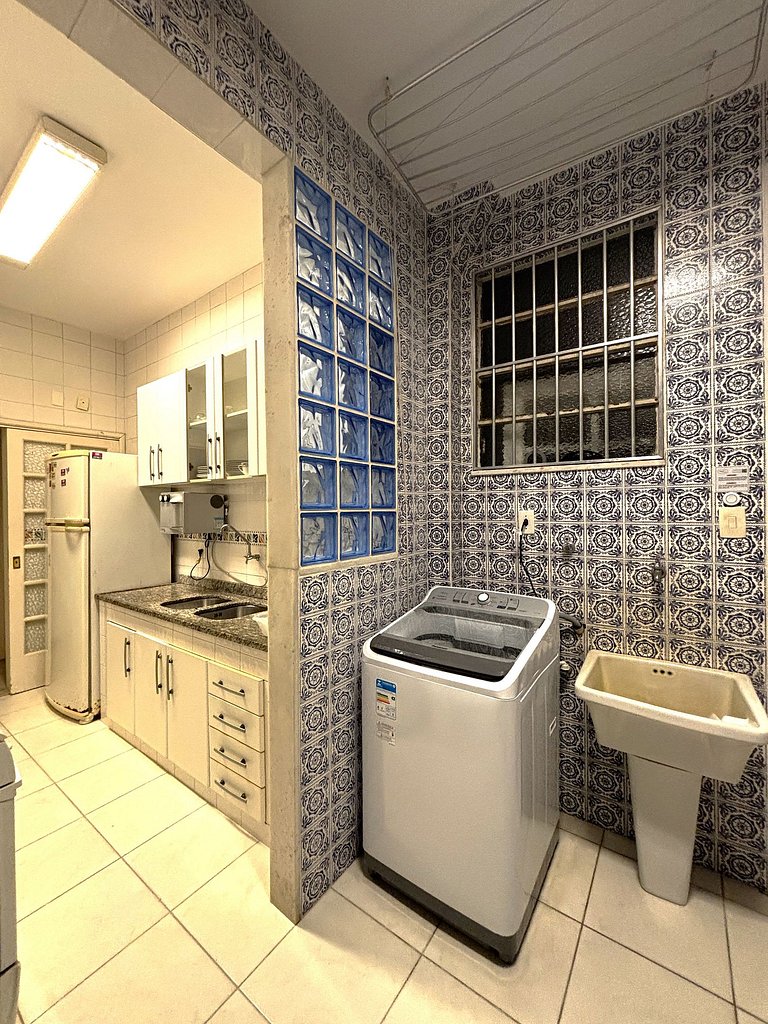 BN13 - Apto Espaçoso a 4 min da praia Copacabana